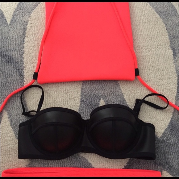 New Triangl swimsuit - Picture 3 of 3